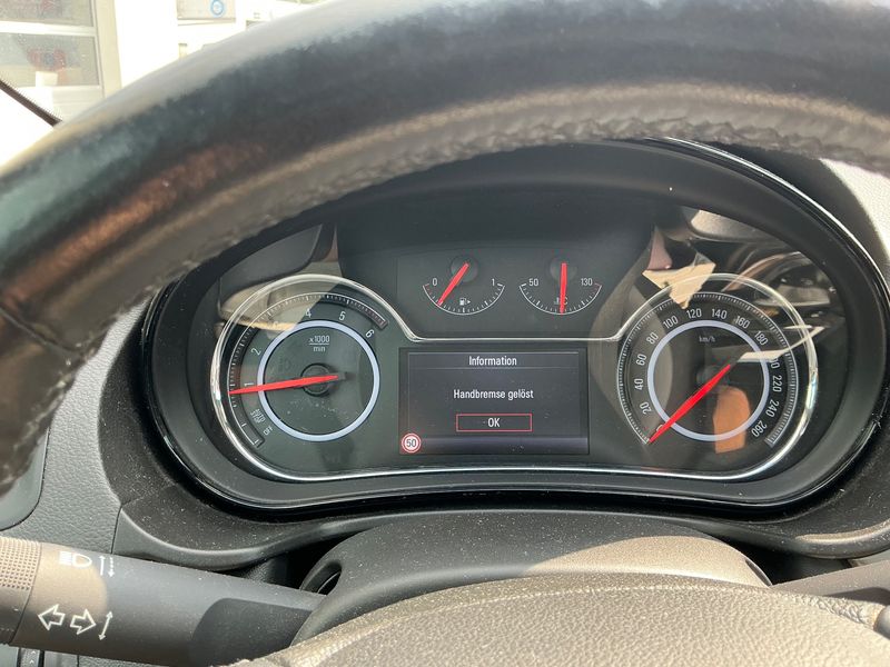 Opel Insignia Sports Tourer 2.0 CDTI Business Edition 2015 – снимка 13