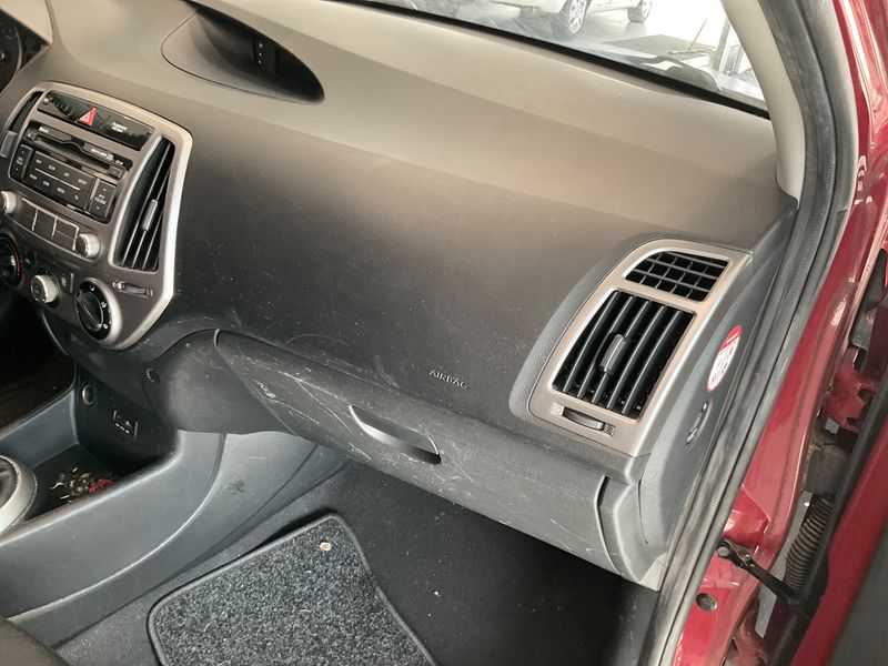 Hyundai i20 1.2 Classic 2015 – снимка 30