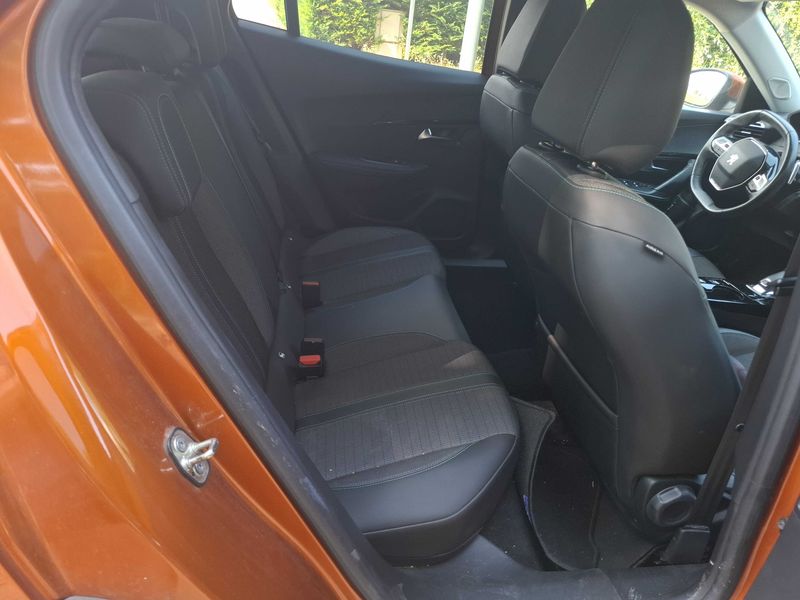 Peugeot 2008 1.2 PureTech Allure 2021 – снимка 14