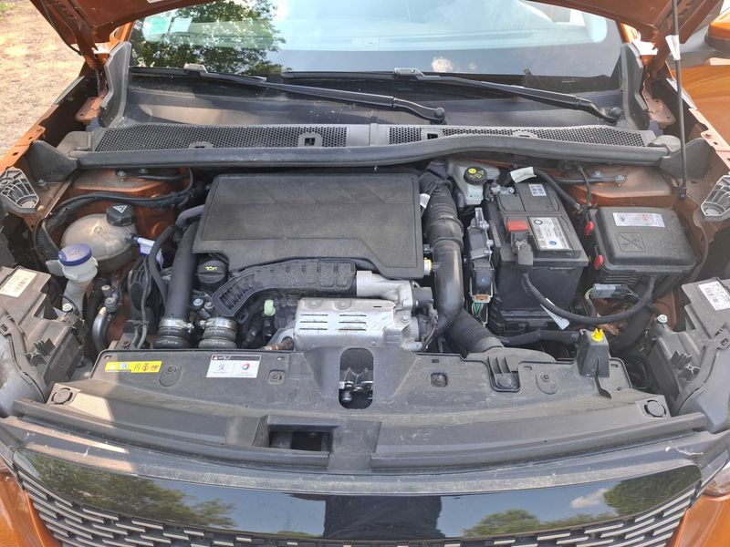 Peugeot 2008 1.2 PureTech Allure 2021 – снимка 8