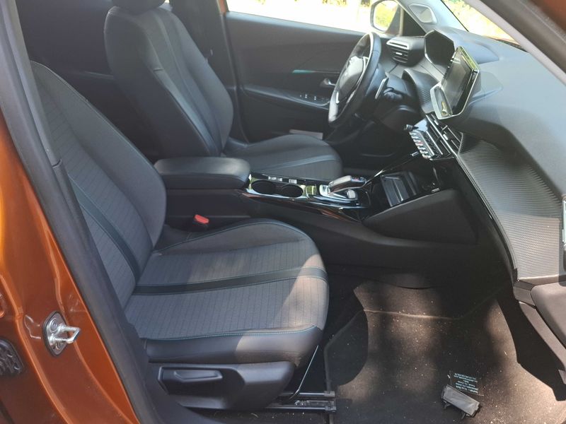 Peugeot 2008 1.2 PureTech Allure 2021 – снимка 10