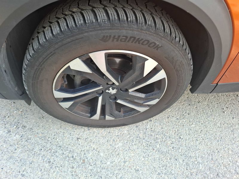 Peugeot 2008 1.2 PureTech Allure 2021 – снимка 38