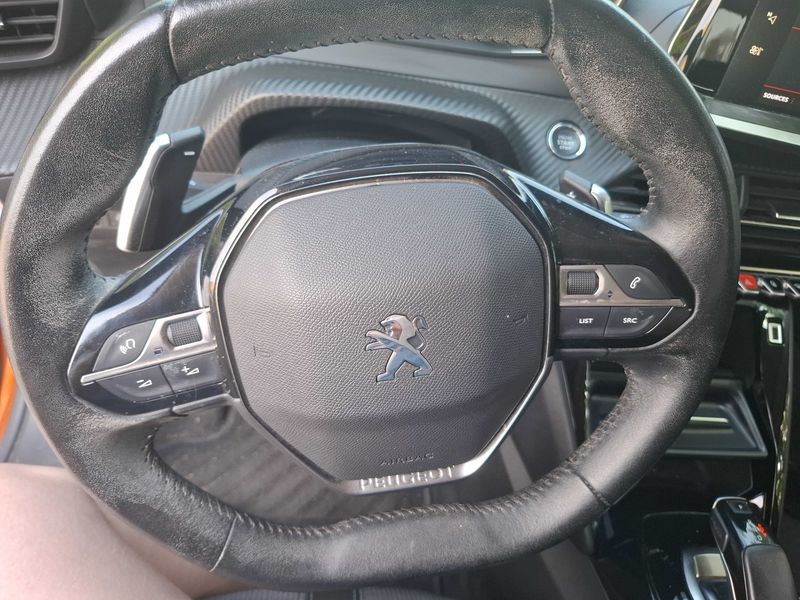 Peugeot 2008 1.2 PureTech Allure 2021 – снимка 28