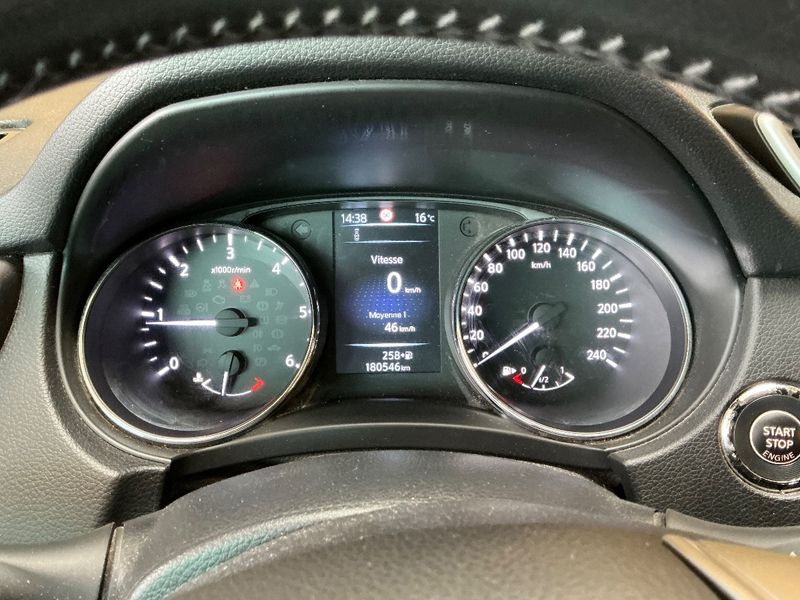 Nissan Qashqai 1.6 dCi Tekna 2015 – снимка 18