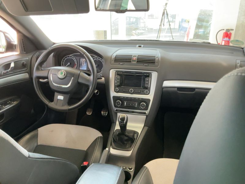 Skoda Octavia 2.0 TDI RS 2011 – снимка 18