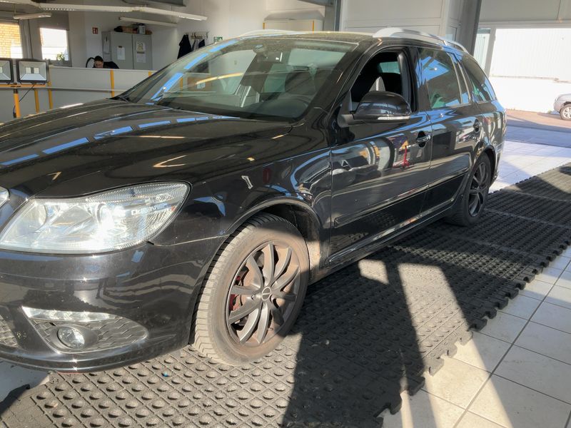 Skoda Octavia 2.0 TDI RS 2011 – снимка 2