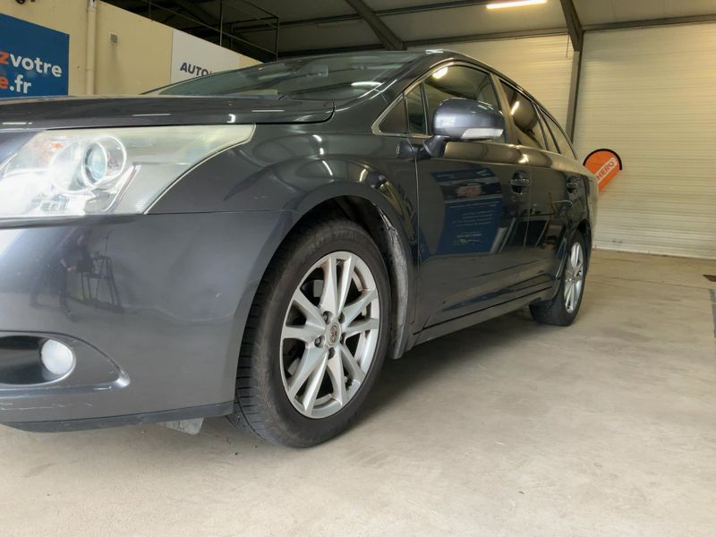Toyota Avensis 2.0 D-4D Executive 2011 – снимка 2