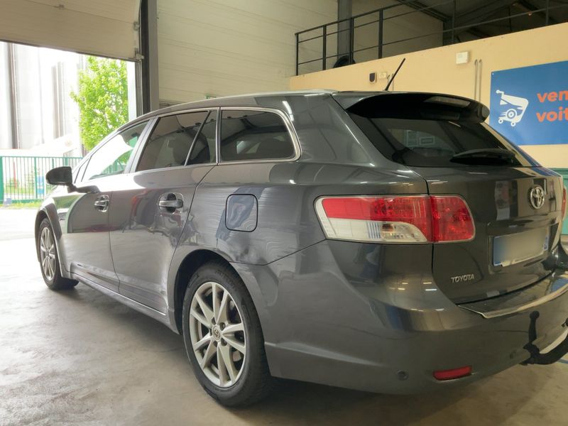 Toyota Avensis 2.0 D-4D Executive 2011 – снимка 6