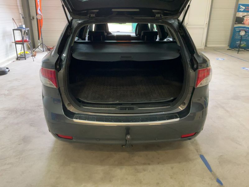 Toyota Avensis 2.0 D-4D Executive 2011 – снимка 15