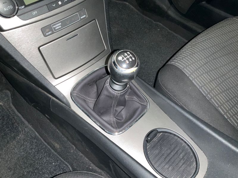 Toyota Avensis 2.0 D-4D Executive 2011 – снимка 37