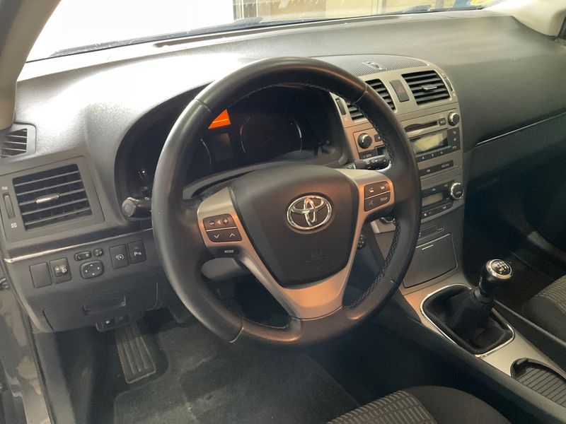 Toyota Avensis 2.0 D-4D Executive 2011 – снимка 33