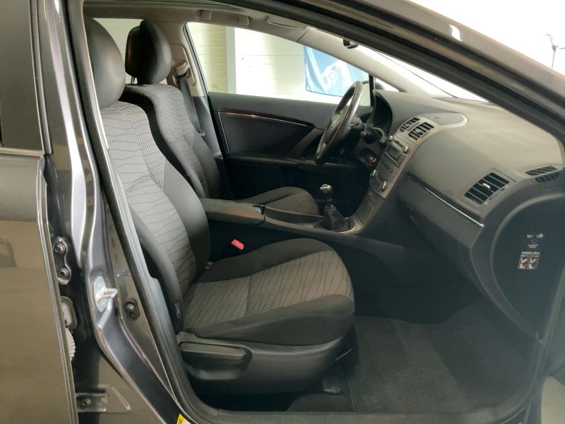Toyota Avensis 2.0 D-4D Executive 2011 – снимка 16