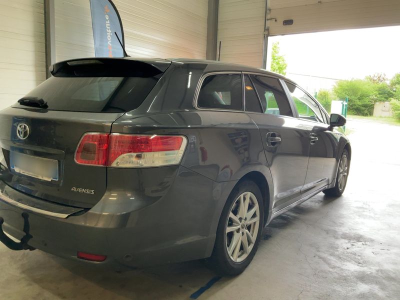 Toyota Avensis 2.0 D-4D Executive 2011 – снимка 8