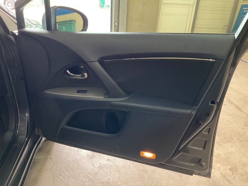 Toyota Avensis 2.0 D-4D Executive 2011 – снимка 41