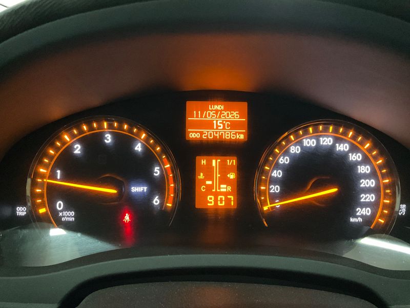 Toyota Avensis 2.0 D-4D Executive 2011 – снимка 18