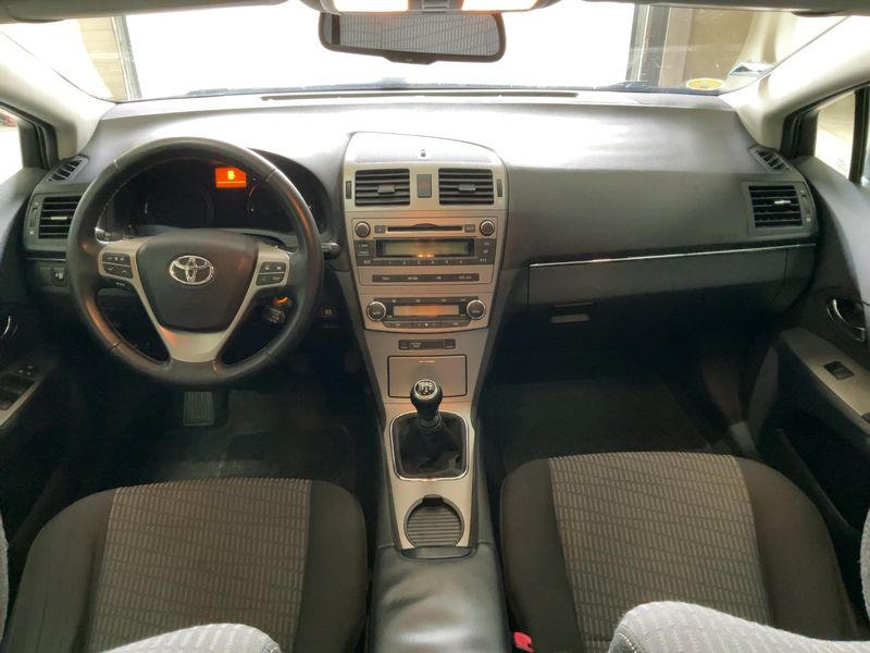 Toyota Avensis 2.0 D-4D Executive 2011 – снимка 17