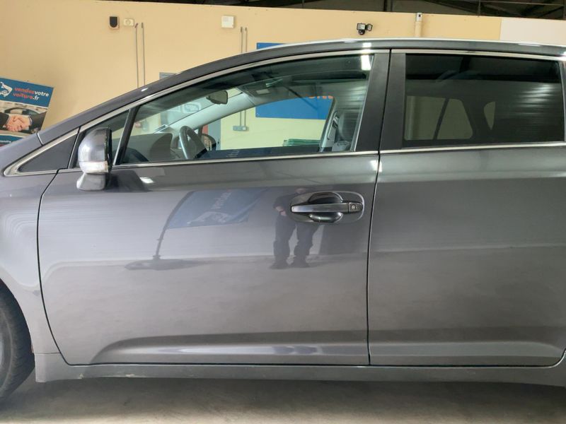 Toyota Avensis 2.0 D-4D Executive 2011 – снимка 4