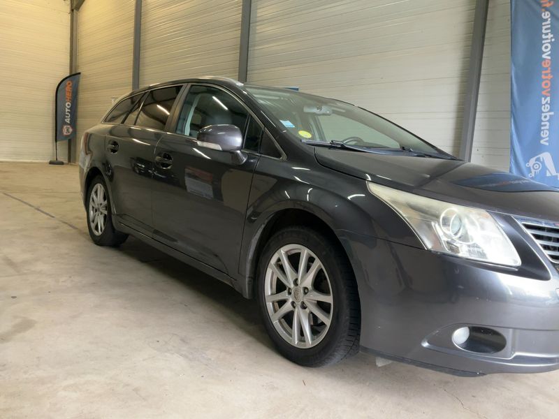 Toyota Avensis 2.0 D-4D Executive 2011 – снимка 12