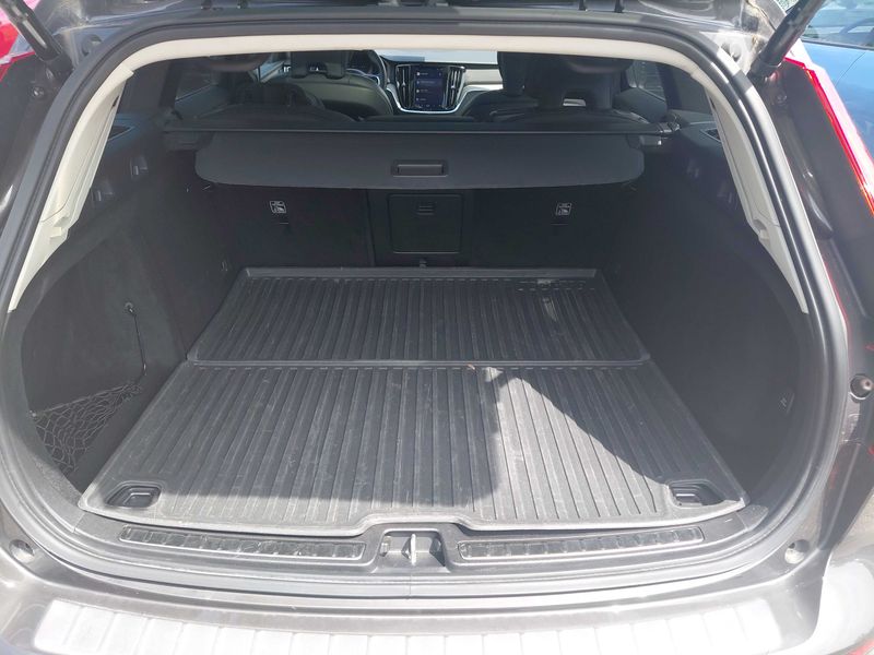 Volvo V60 Cross Country 2.0 B4 Mild-Hybrid Ultimate AWD 2022 – снимка 9