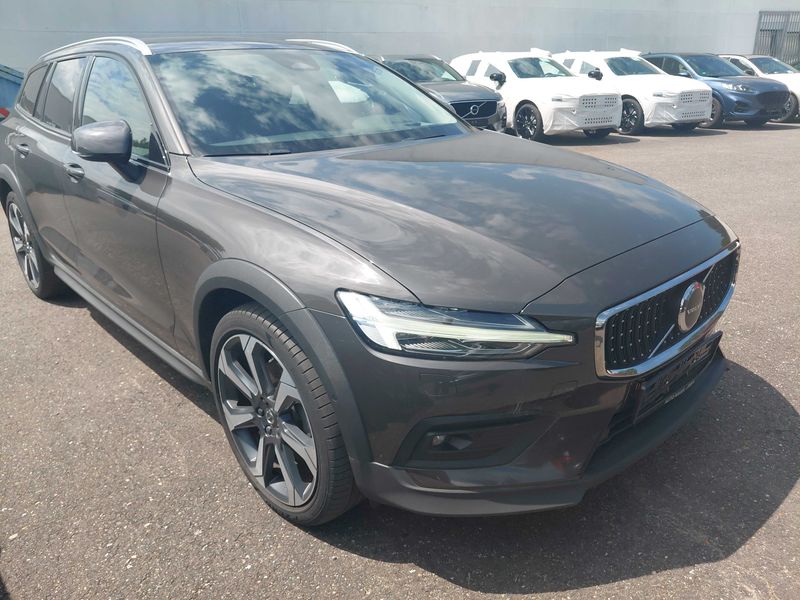 Volvo V60 Cross Country 2.0 B4 Mild-Hybrid Ultimate AWD 2022 – снимка 6