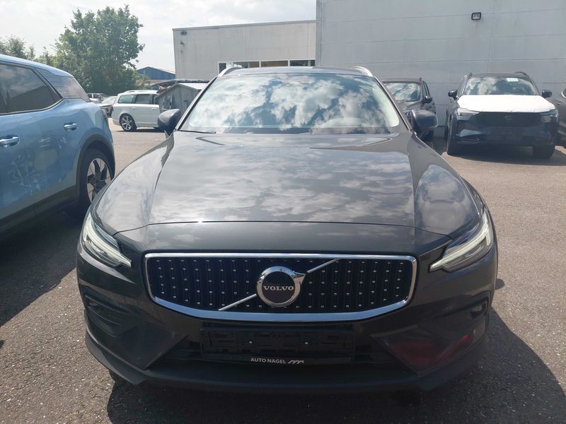 Volvo V60 Cross Country 2.0 B4 Mild-Hybrid Ultimate AWD 2022 – снимка 7