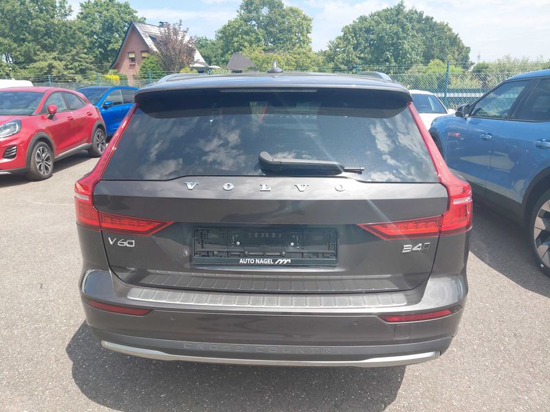Volvo V60 Cross Country 2.0 B4 Mild-Hybrid Ultimate AWD 2022 – снимка 4