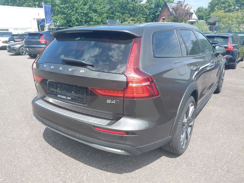 Volvo V60 Cross Country 2.0 B4 Mild-Hybrid Ultimate AWD 2022 – снимка 5