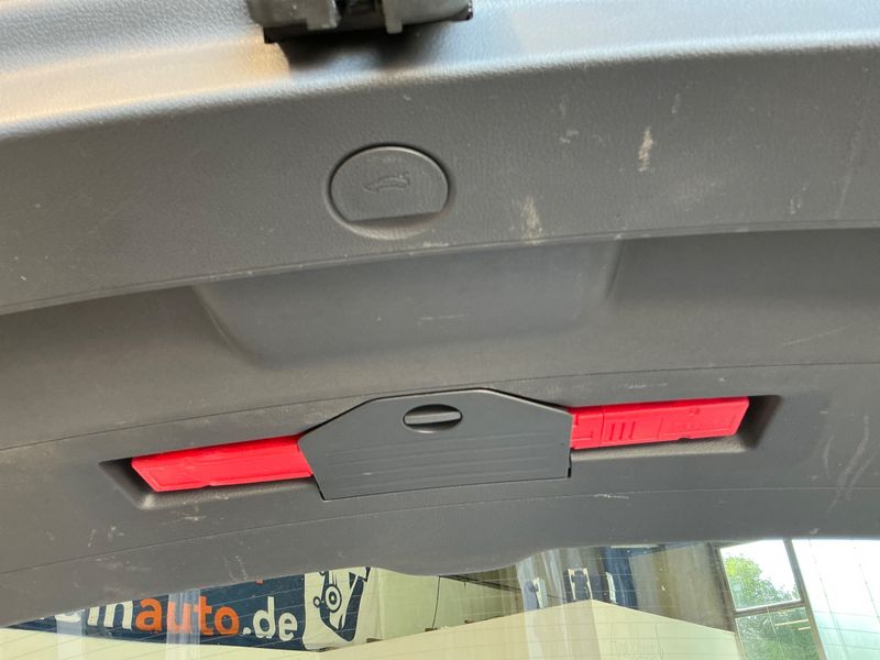 Volkswagen Touran 2.0 TDI Comfortline BlueMotion Tech 2015 – снимка 29