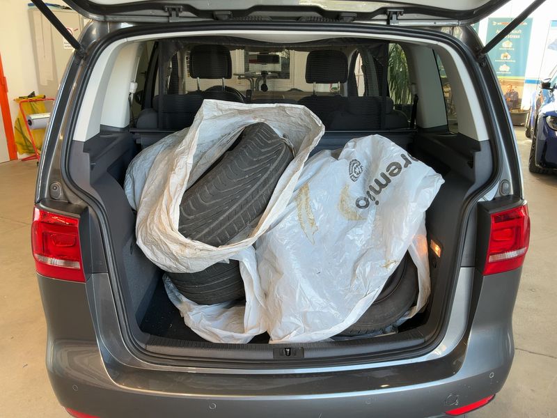 Volkswagen Touran 2.0 TDI Comfortline BlueMotion Tech 2015 – снимка 16