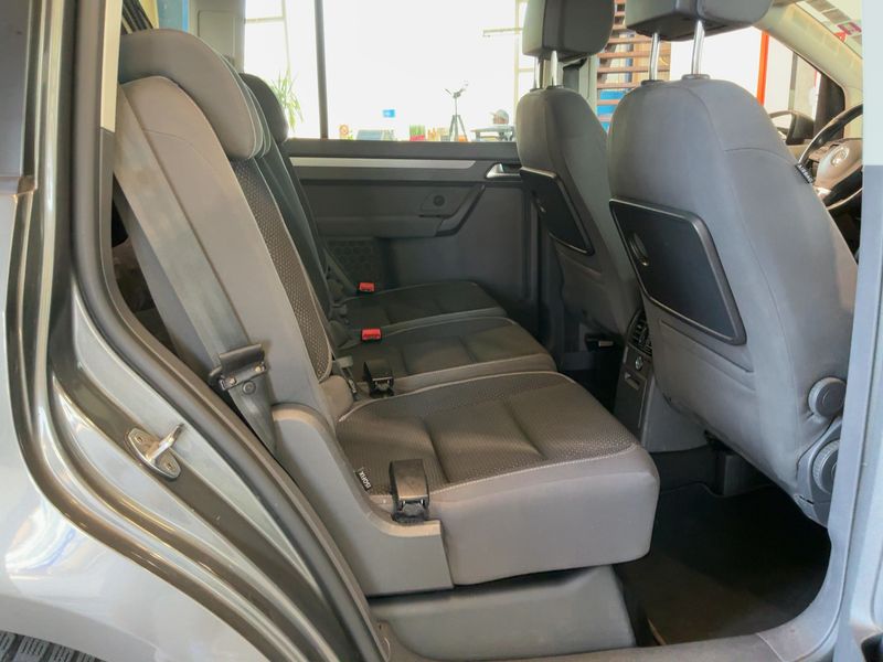 Volkswagen Touran 2.0 TDI Comfortline BlueMotion Tech 2015 – снимка 20