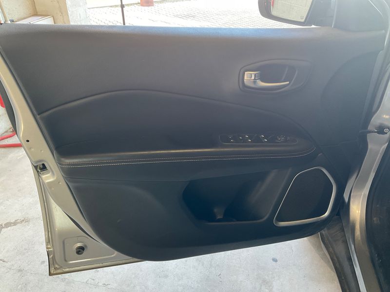 Jeep Compass 2.0 M-Jet Longitude 4WD 2019 – снимка 23
