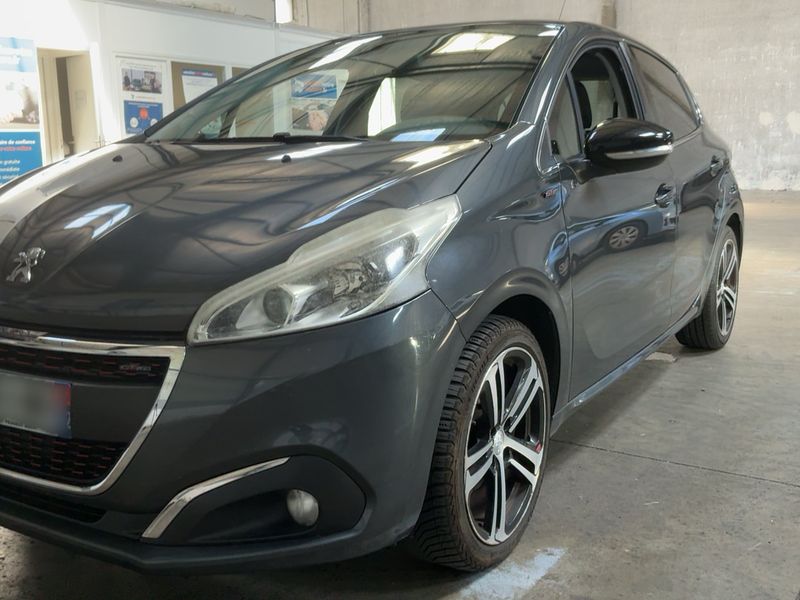 Peugeot 208 1.6 Blue-HDi GT Line 2016 – снимка 2