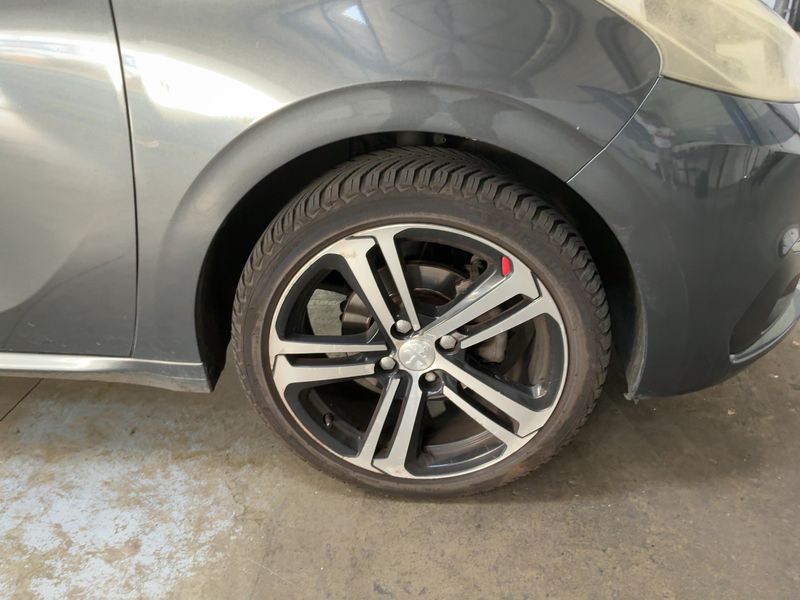 Peugeot 208 1.6 Blue-HDi GT Line 2016 – снимка 11