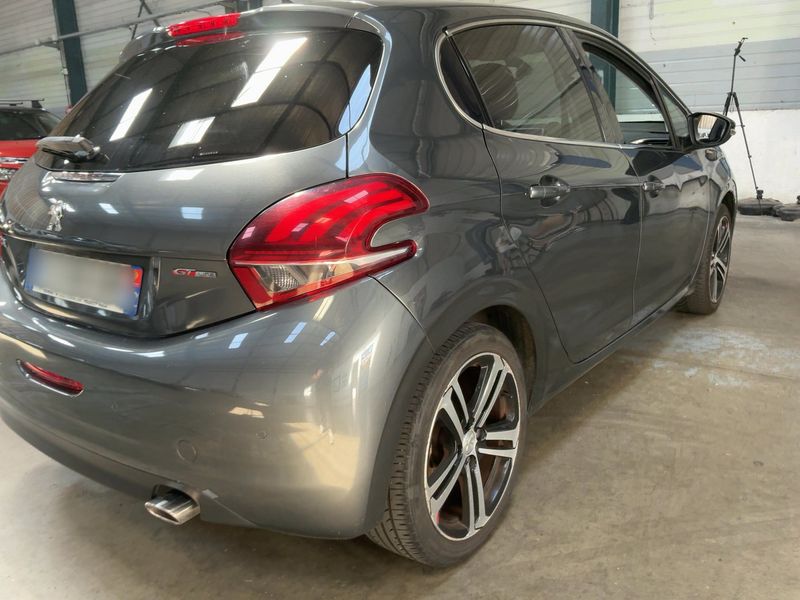 Peugeot 208 1.6 Blue-HDi GT Line 2016 – снимка 8