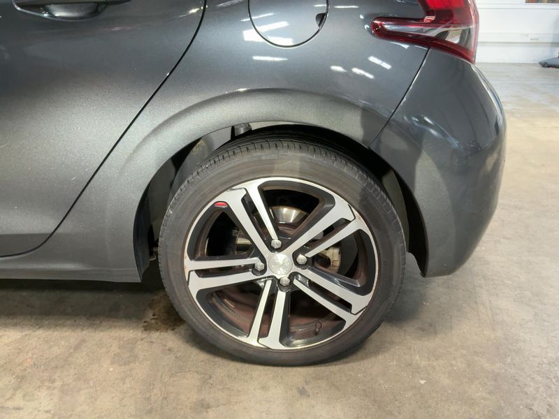 Peugeot 208 1.6 Blue-HDi GT Line 2016 – снимка 5