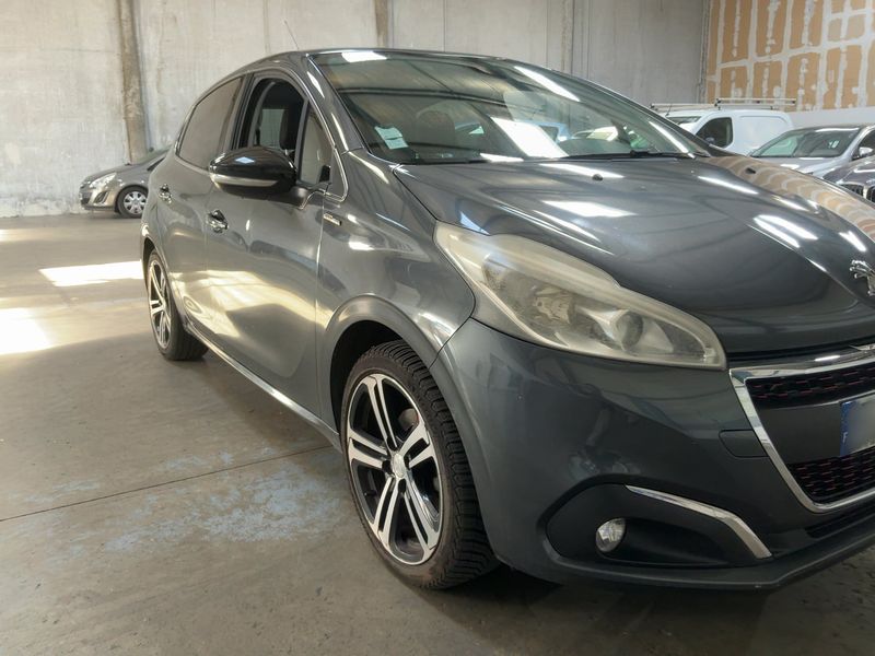 Peugeot 208 1.6 Blue-HDi GT Line 2016 – снимка 12