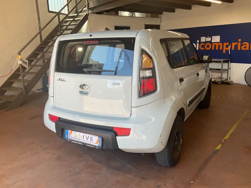 Kia Soul 1.6 CRDi Active 2010 – снимка 2
