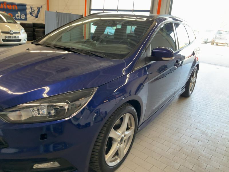 Ford Focus 2.0 EcoBoost ST 2017 – снимка 2