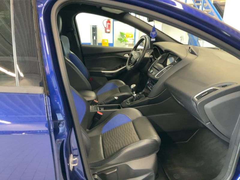 Ford Focus 2.0 EcoBoost ST 2017 – снимка 16