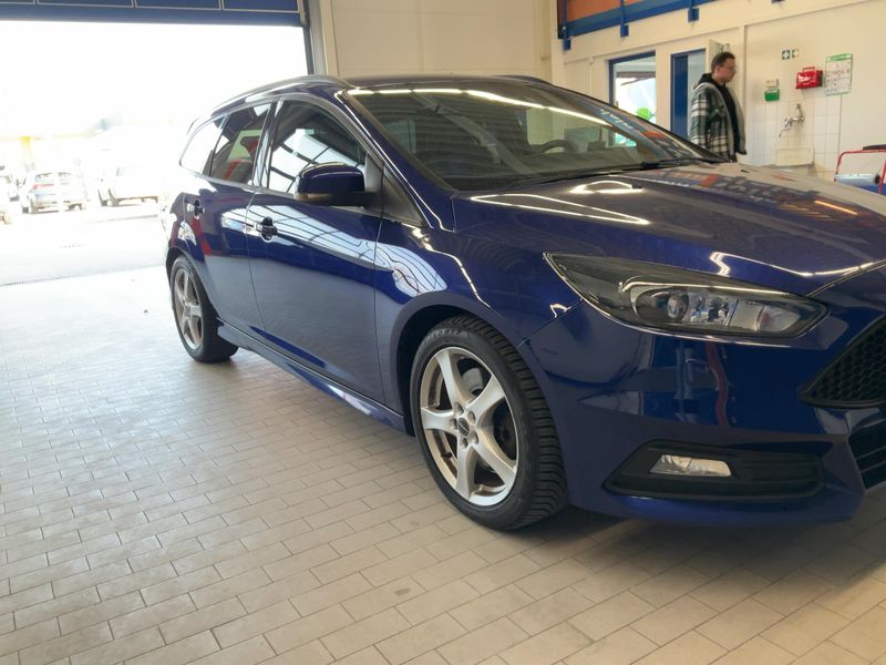 Ford Focus 2.0 EcoBoost ST 2017 – снимка 12