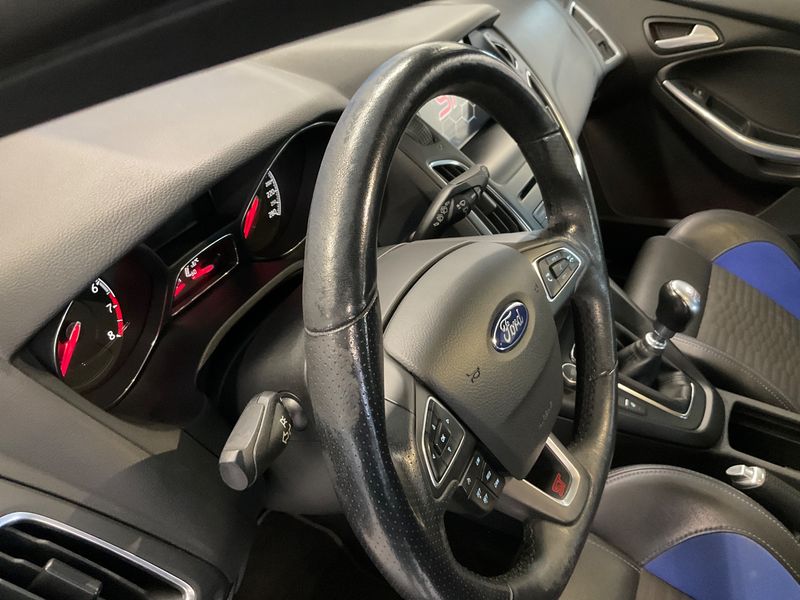 Ford Focus 2.0 EcoBoost ST 2017 – снимка 22