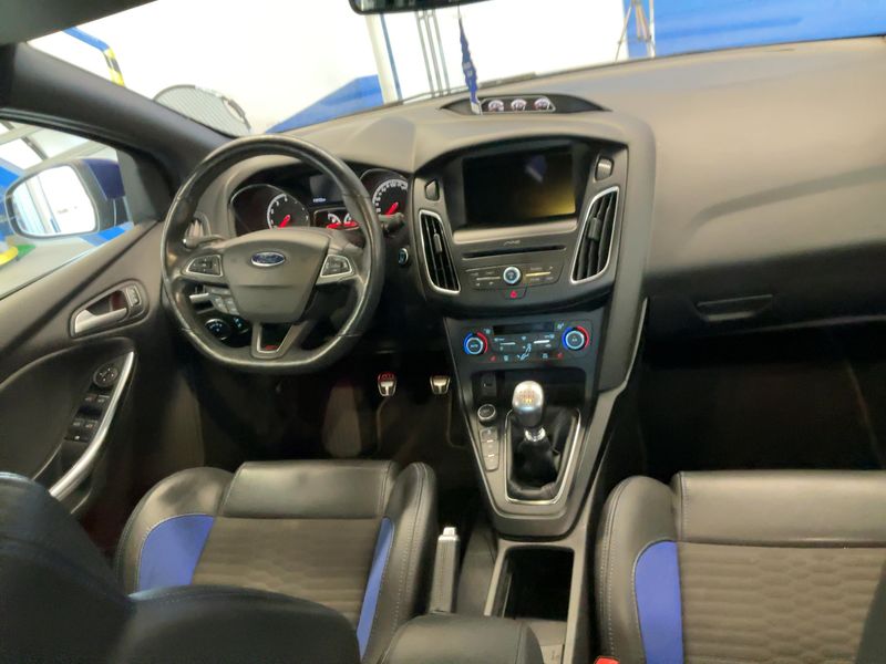 Ford Focus 2.0 EcoBoost ST 2017 – снимка 17