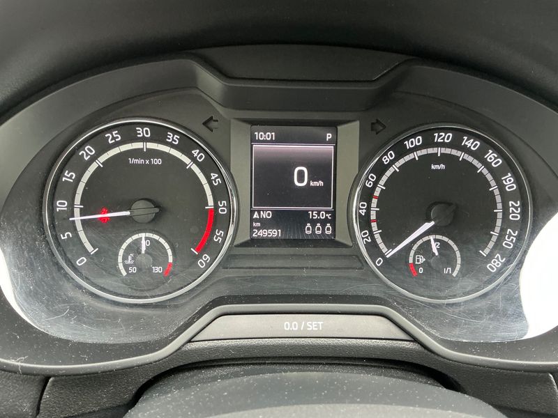 Skoda Octavia 2.0 TDI RS 2015 – снимка 19