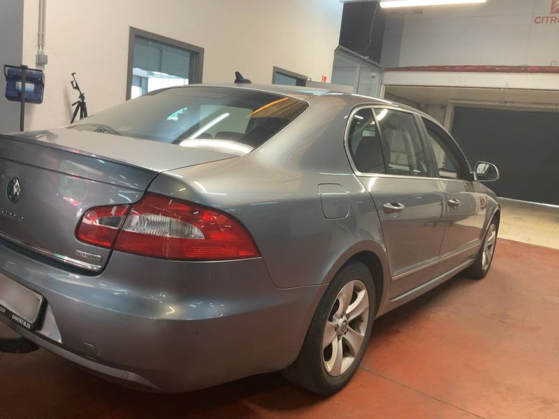 Skoda Superb 1.6 TDI GreenLine 2012 – снимка 8