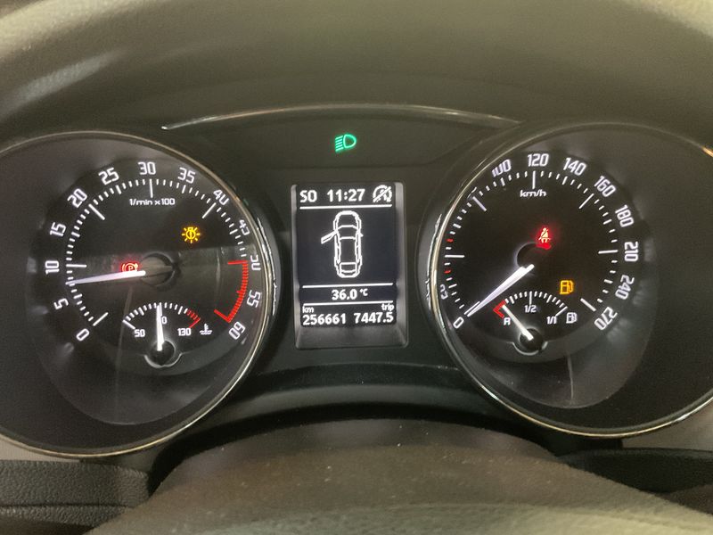 Skoda Superb 1.6 TDI GreenLine 2012 – снимка 18