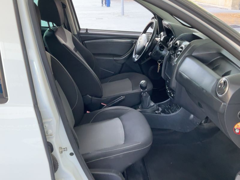 Dacia Duster 1.5 dCi Laureate 4x2 2016 – снимка 16