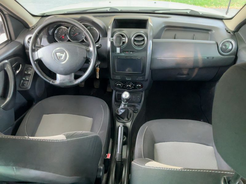 Dacia Duster 1.5 dCi Laureate 4x2 2016 – снимка 17