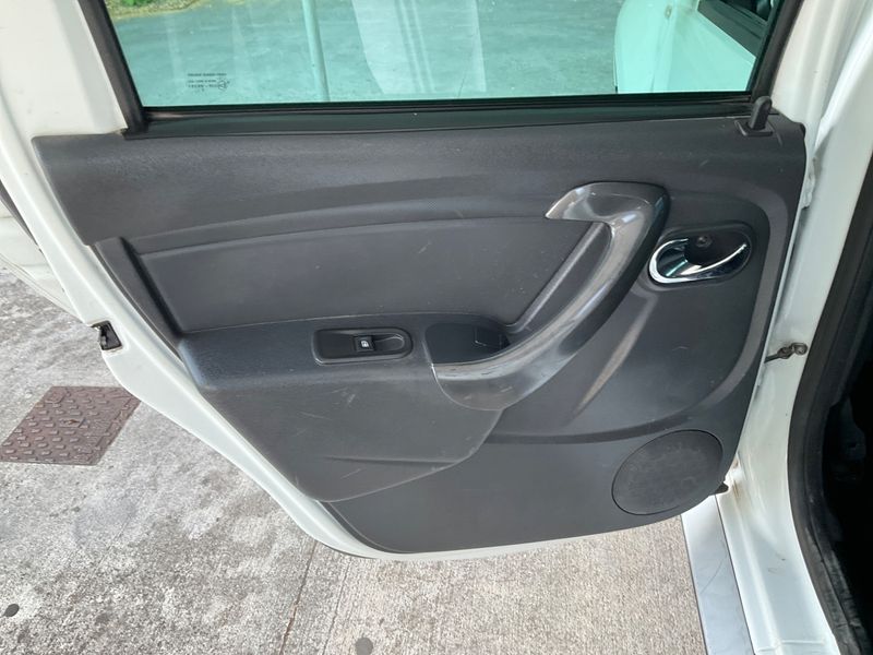 Dacia Duster 1.5 dCi Laureate 4x2 2016 – снимка 24