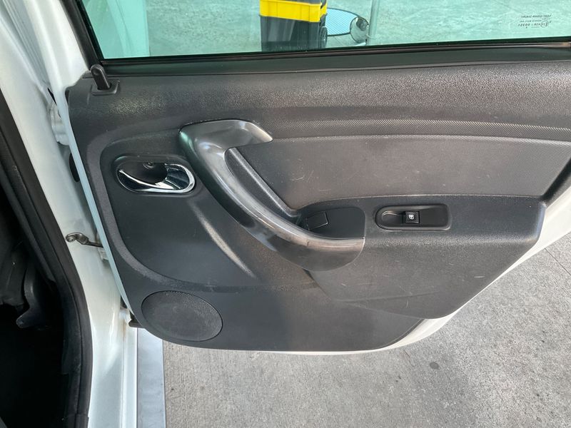 Dacia Duster 1.5 dCi Laureate 4x2 2016 – снимка 23