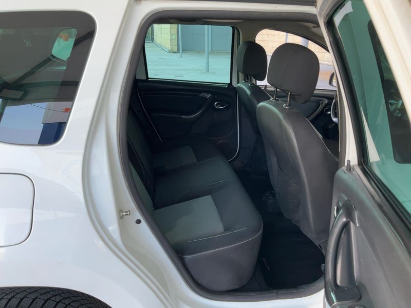 Dacia Duster 1.5 dCi Laureate 4x2 2016 – снимка 19
